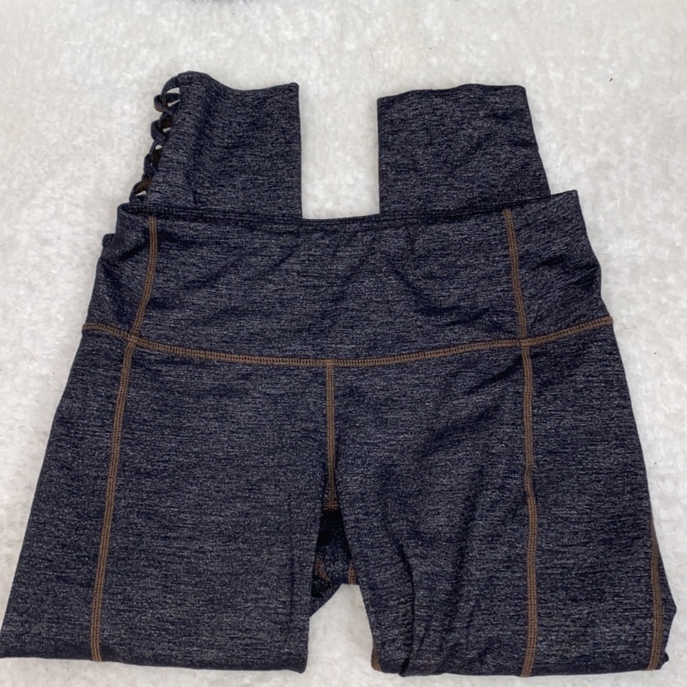 Athleta mind over mat active Capri leggings XS - Picture 6 of 7